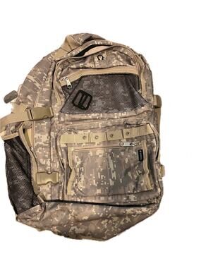 Everest Sand Camo 24L Backpack